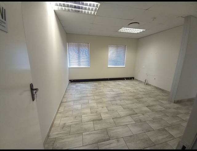 330M² OFFICE TO LET IN BRYANSTON
